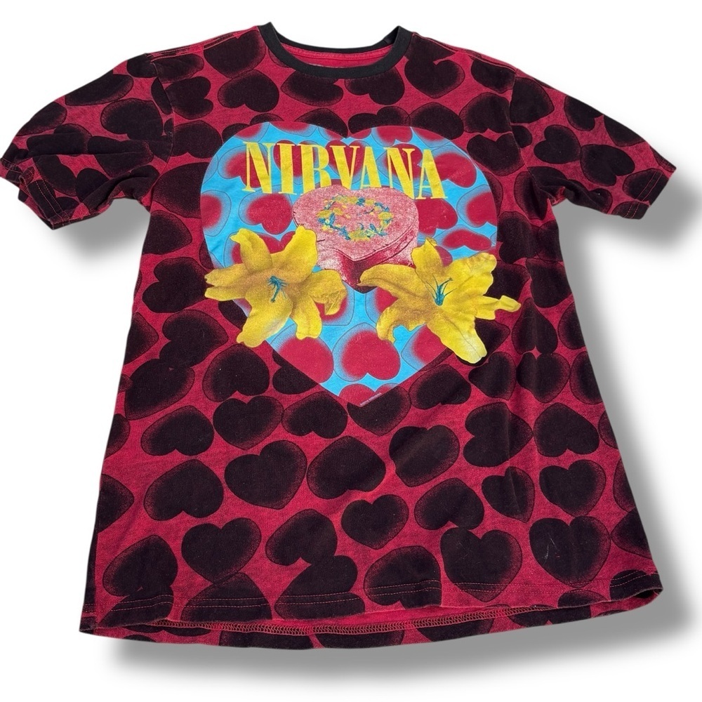 Nirvana Band Tee Shirt 2016 Heart Shaped Box Red Black Small